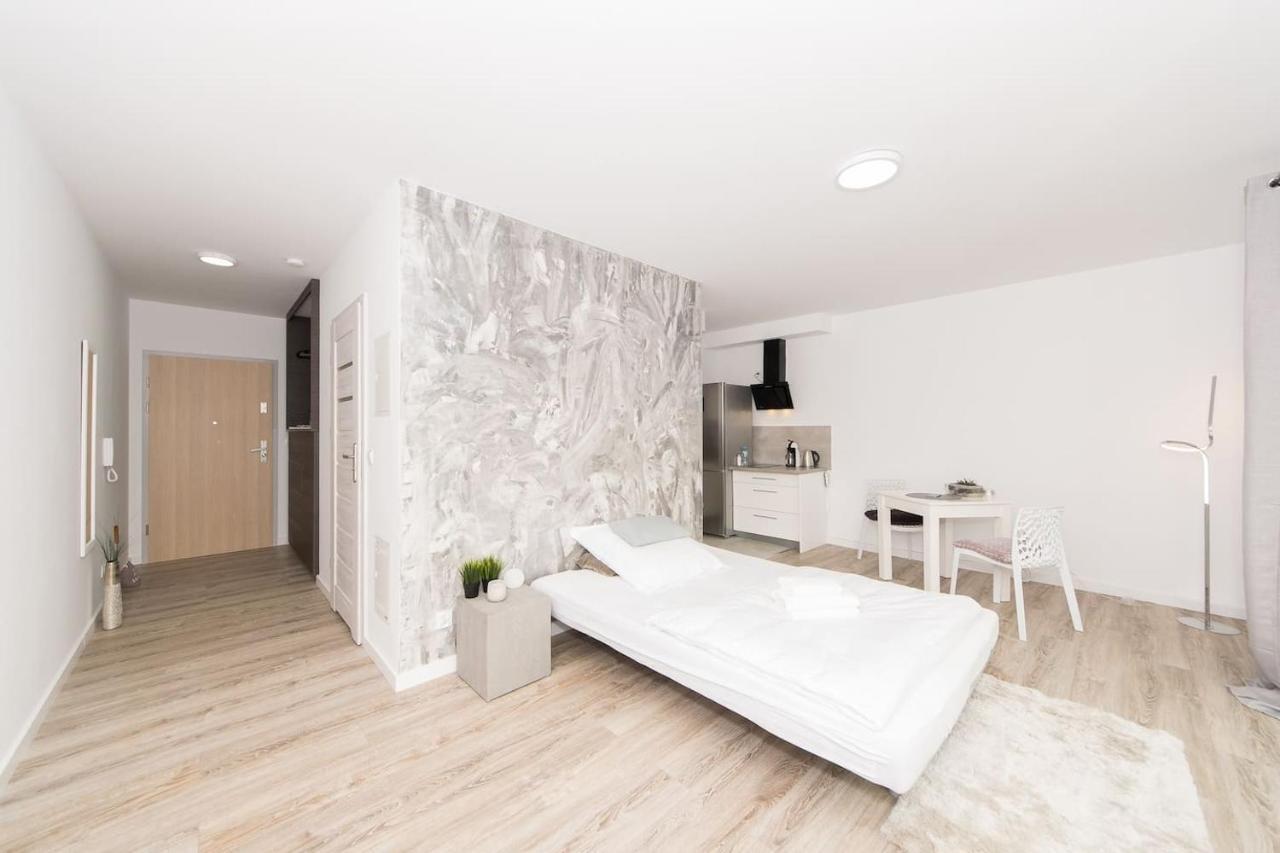 Cosy Studio With Private Garage P4You Pl Appartement Krakau Buitenkant foto