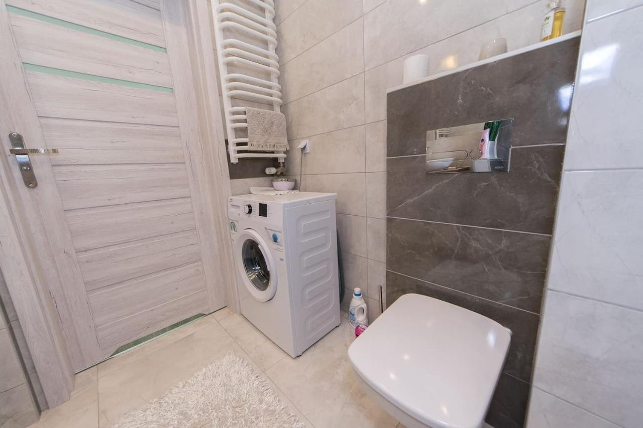 Cosy Studio With Private Garage P4You Pl Appartement Krakau Buitenkant foto